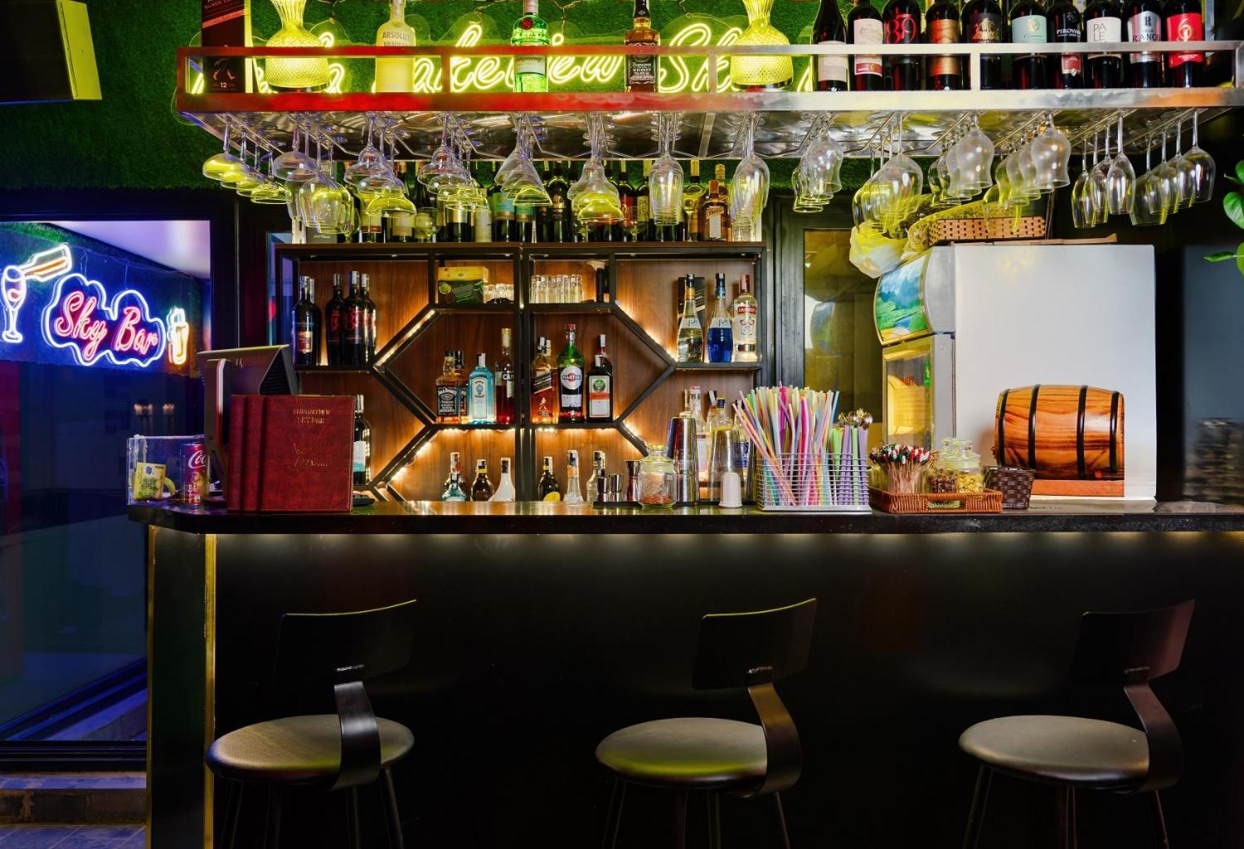 Bella Premier Hotel & Rooftop Skybar Hanoi Exterior photo