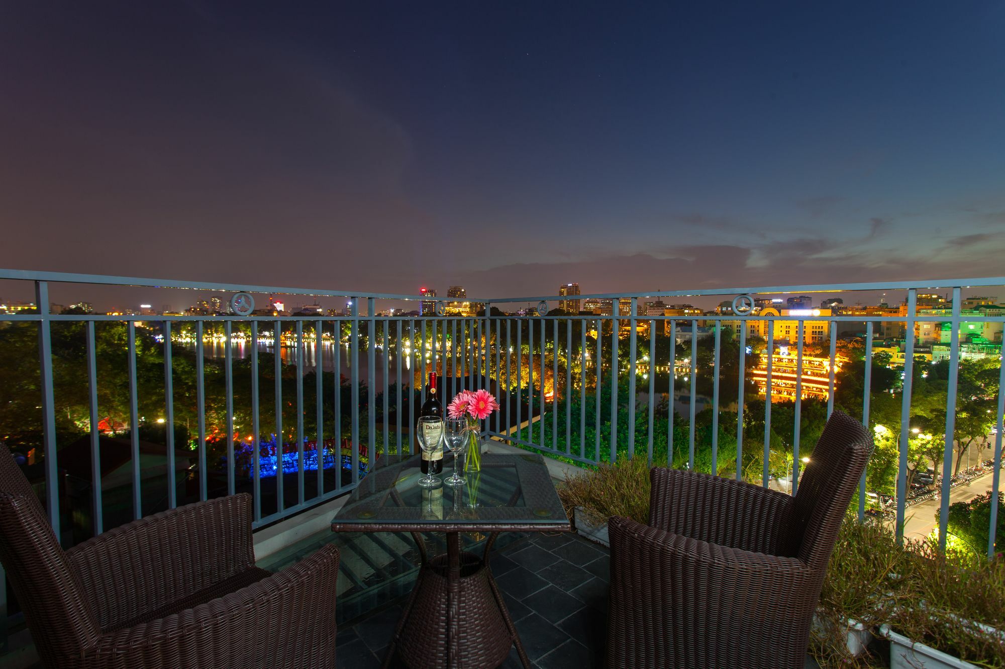 Bella Premier Hotel & Rooftop Skybar Hanoi Exterior photo