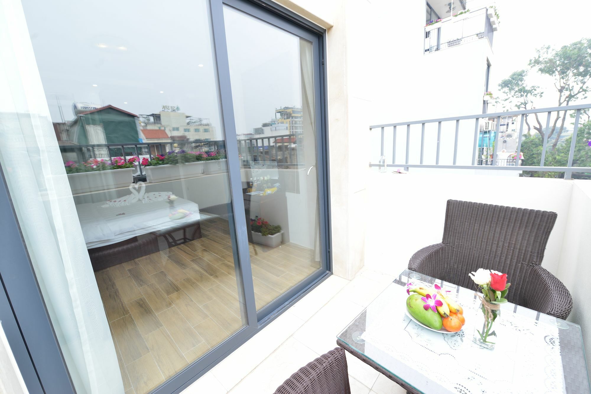 Bella Premier Hotel & Rooftop Skybar Hanoi Exterior photo